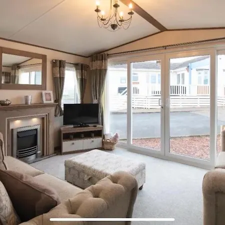Fabulous Seaside Caravan Getway At Cayton Bay Holiday park