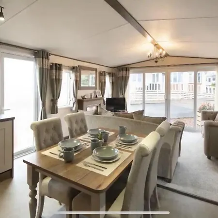 Fabulous Seaside Caravan Getway At Cayton Bay * 스카버러