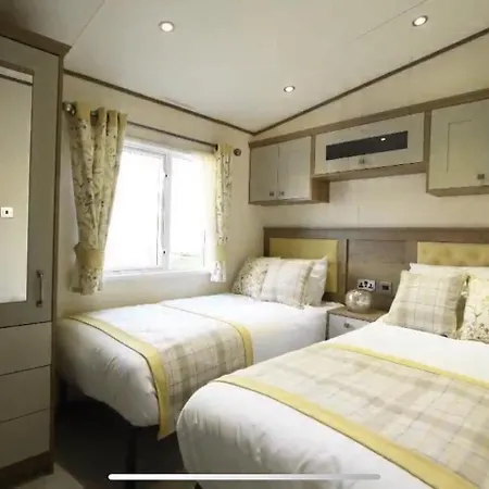 База отдыха Fabulous Seaside Caravan Getway At Cayton Bay *