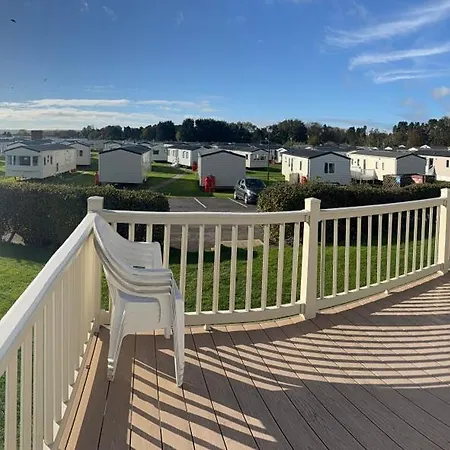 Fabulous Seaside Caravan Getway At Cayton Bay *