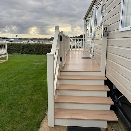 Fabulous Seaside Caravan Getway At Cayton Bay *