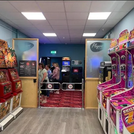 Fabulous Seaside Caravan Getway At Cayton Bay 홀리데이파크 *