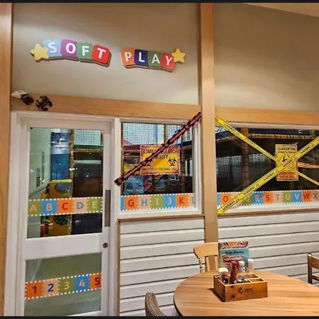 Fabulous Seaside Caravan Getway At Cayton Bay 홀리데이파크 *