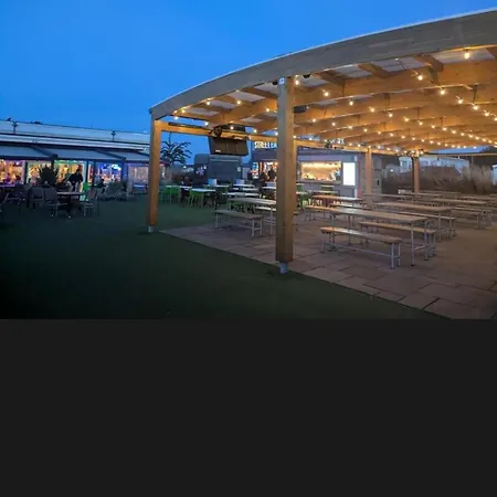 Fabulous Seaside Caravan Getway At Cayton Bay *